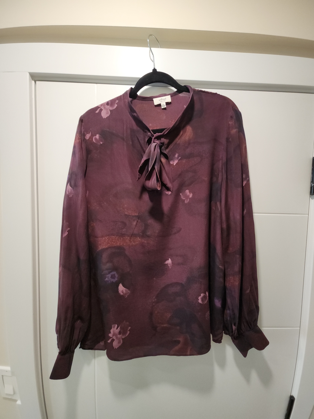 Wilfred 100% Silk Tie-Neck Blouse